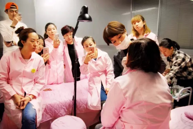 韩国美妆学院落地北京与阿丁秀联合开课