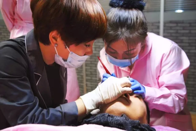 韩国美妆学院落地北京与阿丁秀联合开课