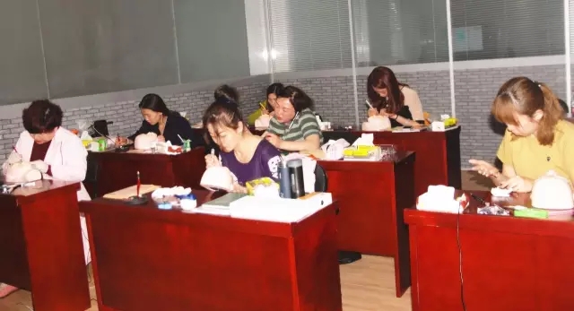 阿丁秀美妆学院一期班北京毕业